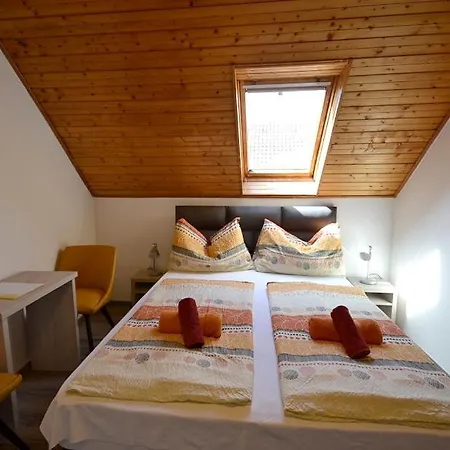 Guest House Silatti - Apartments Frühstückspension Keszthely